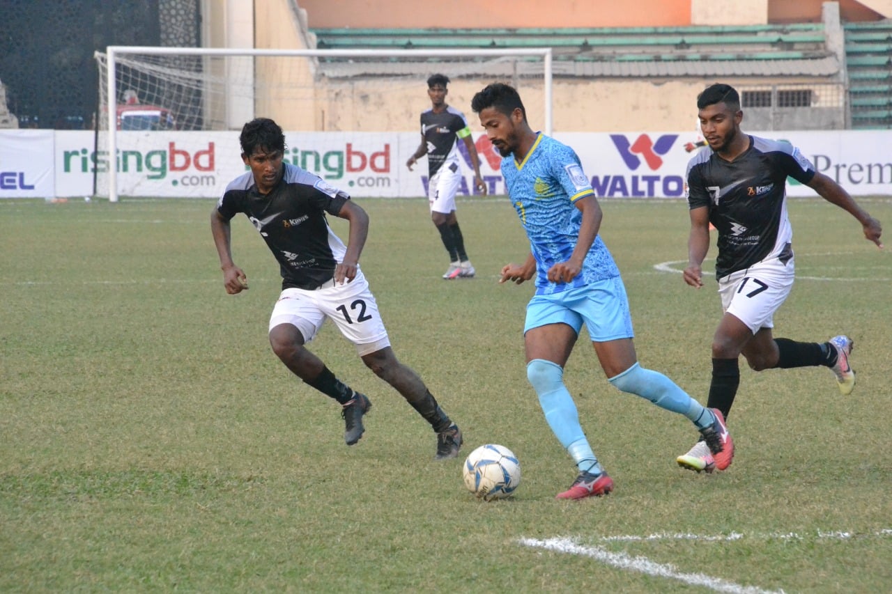 https://www.beta.bff.com.bd/images/cms/news/Bashundara_Kings_defeats_Abahani_Ltd._Dhaka-27-01-2021-06-34-071911.jpg